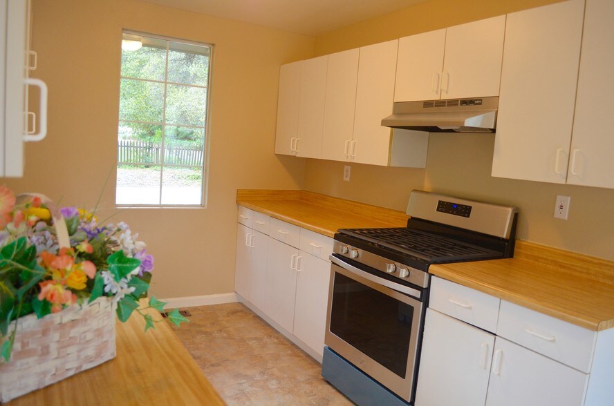 More Photos Of 5800 Valley Dr, Felton Apartments For Sale
