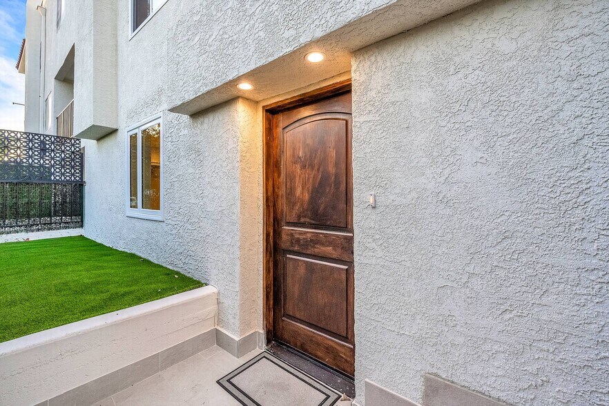 More Photos Of 1405 N Normandie Ave, Los Angeles Apartments For Sale
