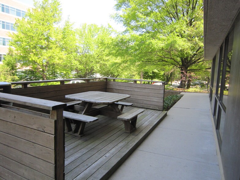 More Photos Of 11260 Roger Bacon Dr, Reston Office For Lease