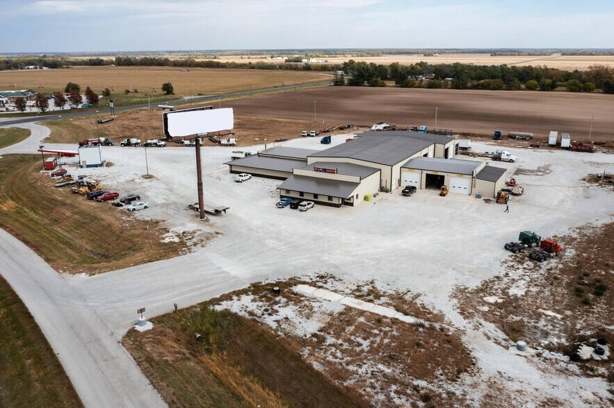 More Photos Of 25137 Outer Road 27, Wayland Auto Repair For Lease