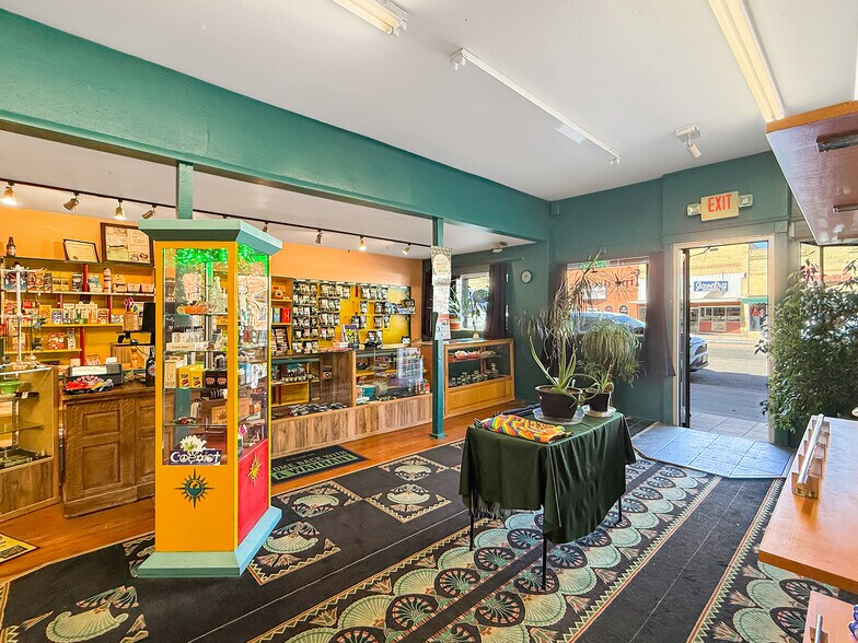 More Photos Of 342 Main St, Delta General Retail For Sale