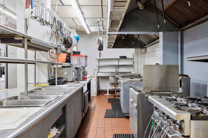 More Photos Of 3 Watervliet Avenue Ext, Albany Hotel For Sale