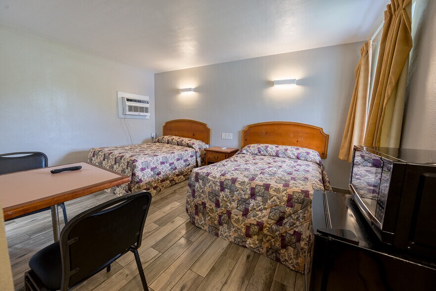 More Photos Of 1757 N Temple Ave, Starke Hotel For Sale