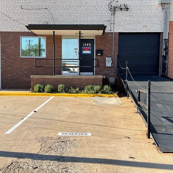 Primary Photo Of 1345 Conant St, Dallas Flex For Sale
