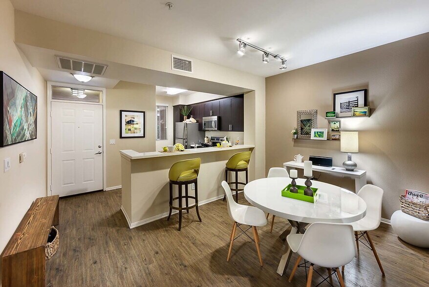 More Photos Of 31 E MacArthur Crescent Dr, Santa Ana Apartments For Lease