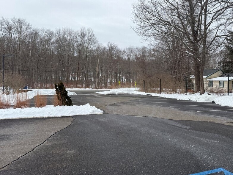 More Photos Of 115 Huntingtown Rd, Newtown Schools For Lease