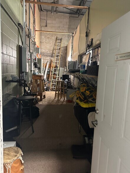 More Photos Of 52 Connecticut Ave, South Windsor Light Manufacturing For Lease