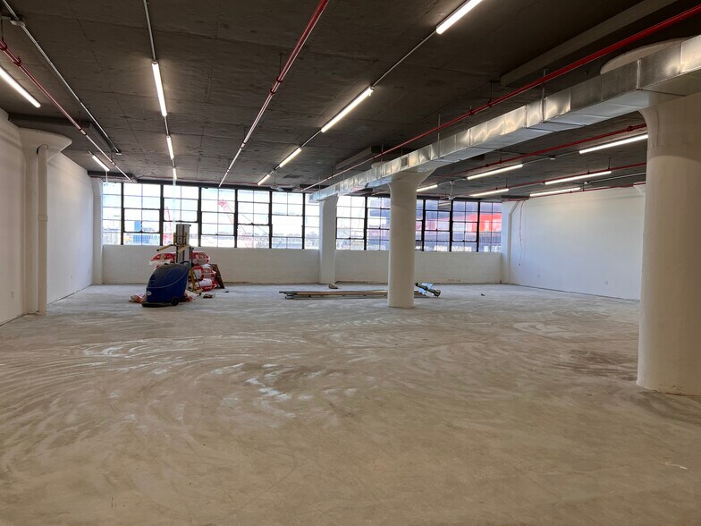 More Photos Of 218 Newell St, Brooklyn Manufacturing For Lease