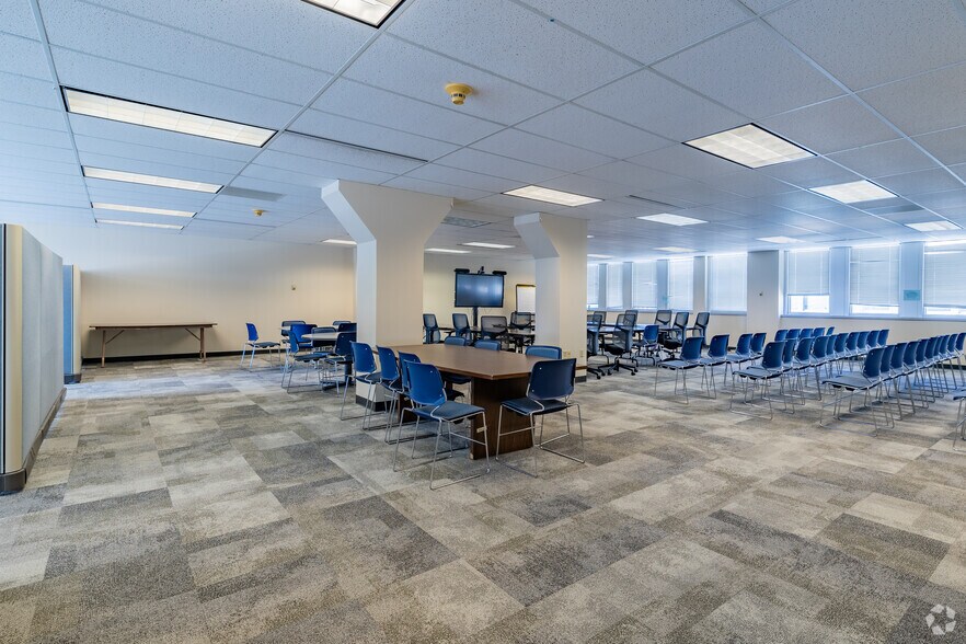 More Photos Of 503 S Kansas Ave, Topeka Office For Sale