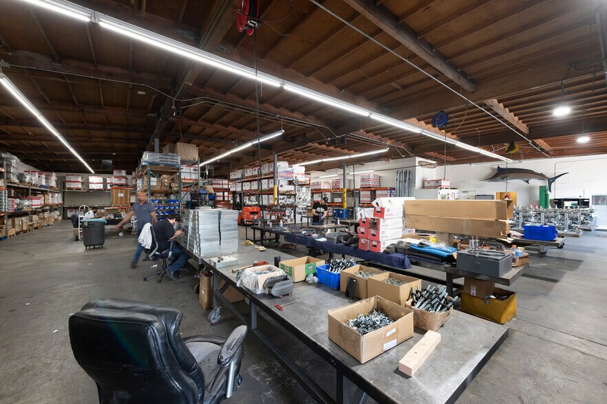 More Photos Of 7820 Gloria Ave, Van Nuys Warehouse For Sale