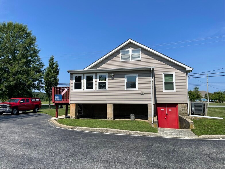 More Photos Of 4761 Summit Bridge Rd, Middletown Storefront For Sale
