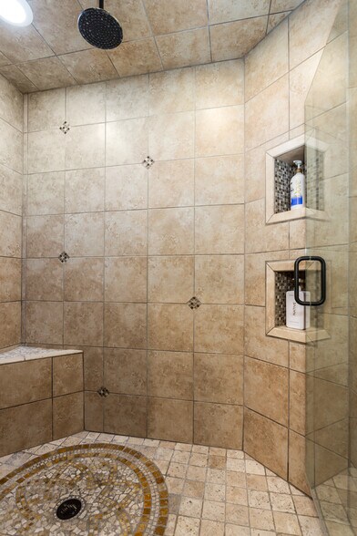 More Photos Of 1012 Noble St, Anniston Storefront Retail Office For Sale