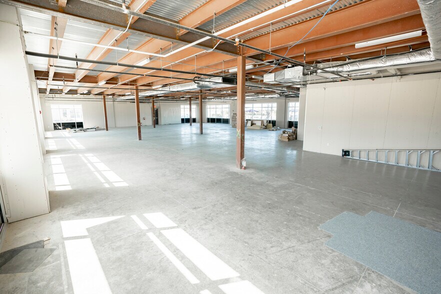 More Photos Of 404 Veterans Airpark Ln, Midland Office For Sale