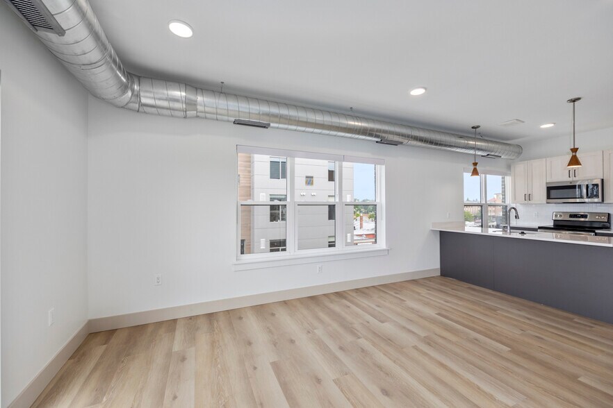 More Photos Of 27 S Squirrel Rd, Auburn Hills Coworking Space