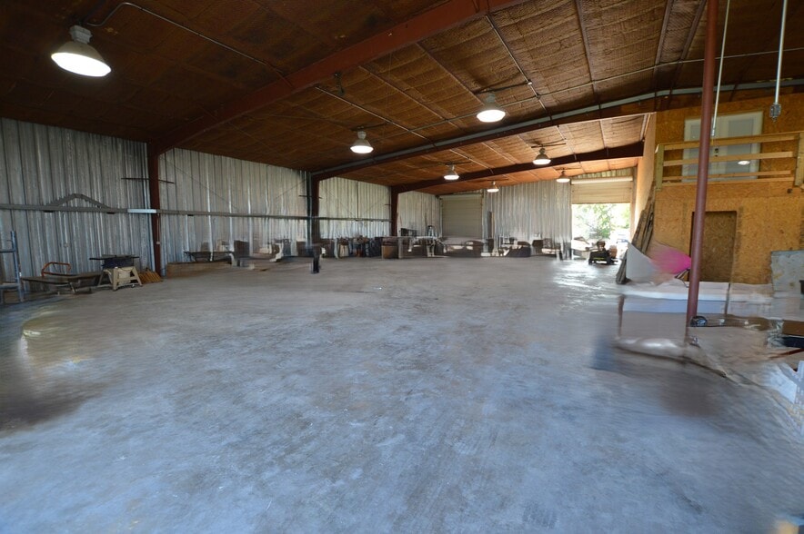 More Photos Of 982 County Road 979, Royse City Showroom For Lease