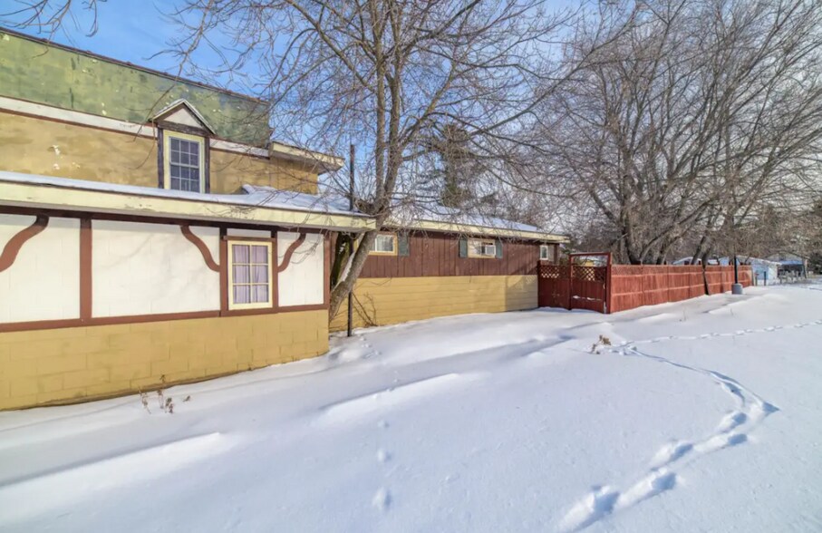 More Photos Of 1773 Superior St, Three Lakes Office For Sale