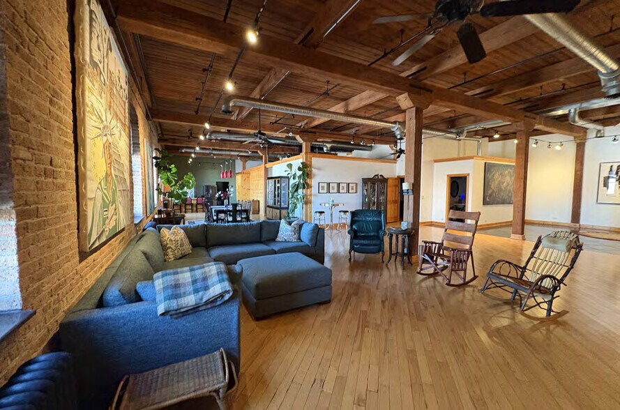 More Photos Of 3636 S Iron St, Chicago Light Distribution For Sale