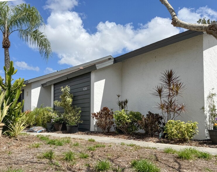 More Photos Of 6273 Draw Ln, Sarasota Multifamily For Sale