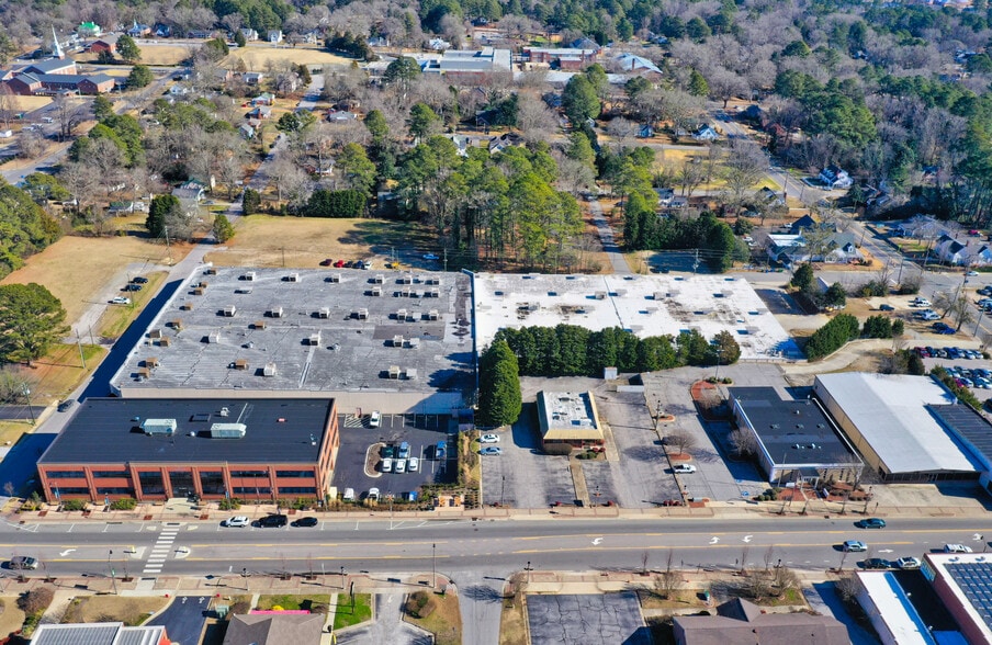 More Photos Of 112-118 Jones St, Fuquay-Varina Warehouse For Lease