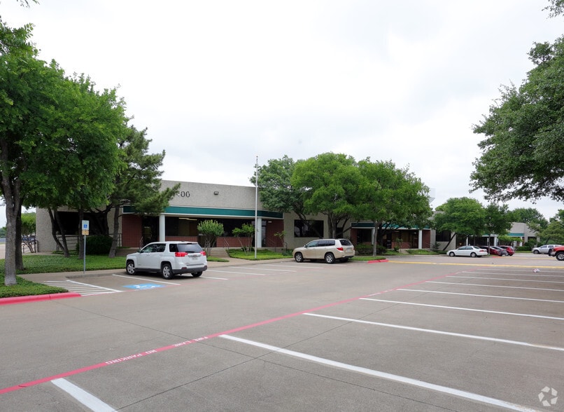 More Photos Of 400 W Bethany Dr, Allen Research And Development For Lease