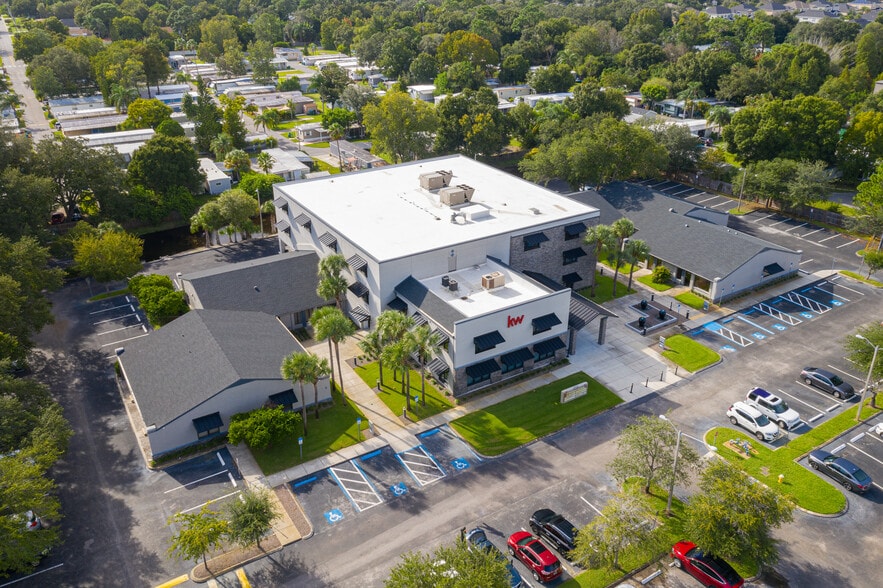 More Photos Of 30522 US Highway 19 N, Palm Harbor Office For Lease