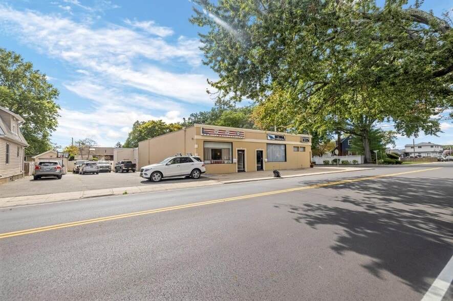 More Photos Of 1097 Tulip Ave, Franklin Square Storefront Retail Office For Lease