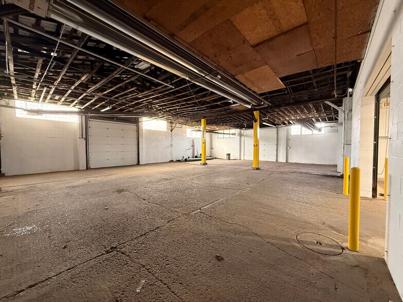 More Photos Of 135 Kensington Ave, Zanesville Warehouse For Lease