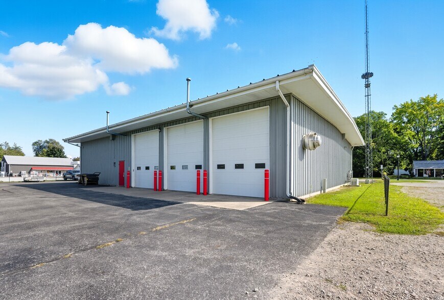 More Photos Of 513 E Saginaw St, Breckenridge Warehouse For Sale