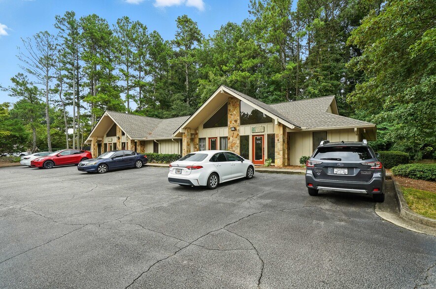 More Photos Of 11285 Elkins Rd, Roswell Office Residential For Sale