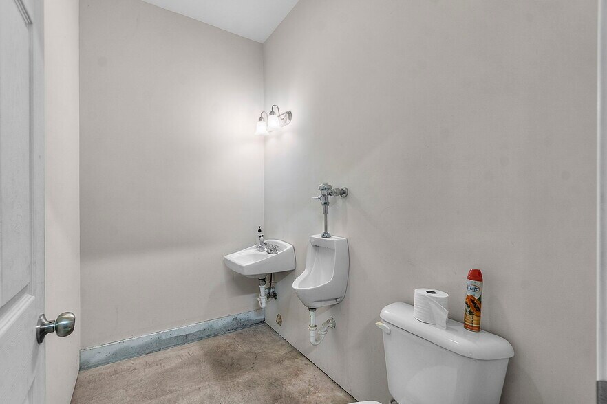 More Photos Of 250 West St, Frohna Office For Sale