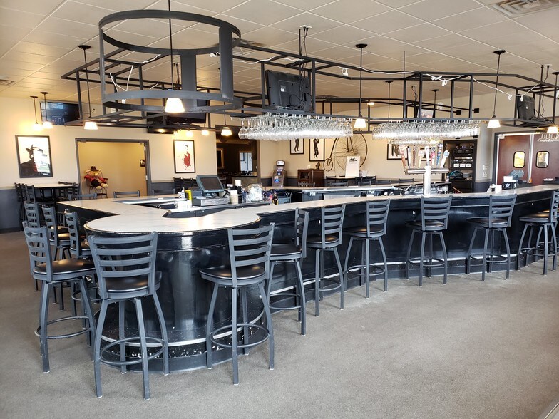 N9650 Friendship Dr, Kaukauna, WI 54130 Restaurant For Sale