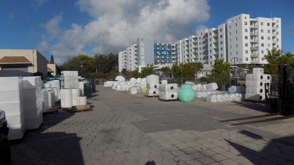 More Photos Of 1627 S Dixie Hwy, Pompano Beach Industrial For Lease