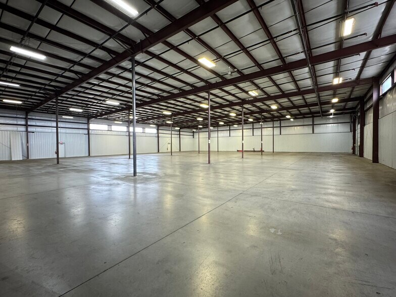 More Photos Of 2830 Atlas Ave, Oshkosh Warehouse For Lease