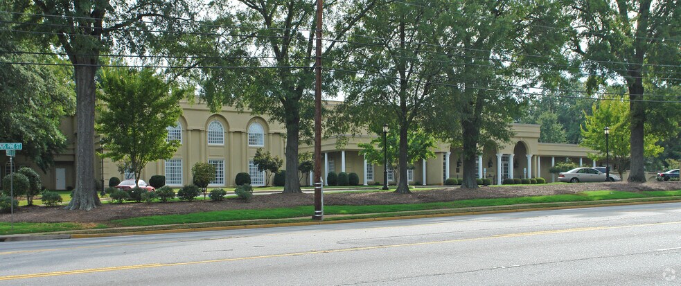 More Photos Of 333 S Pine St, Spartanburg Office For Lease
