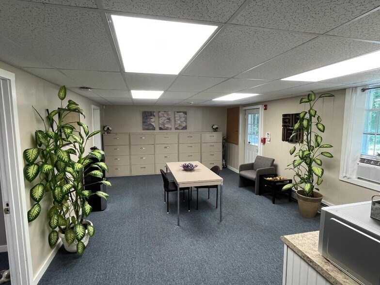 More Photos Of 284 Merrow Rd, Tolland Office For Lease