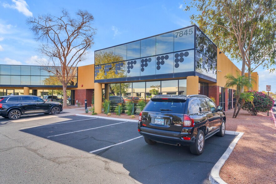 More Photos Of 7845 E Redfield Rd, Scottsdale Showroom For Lease