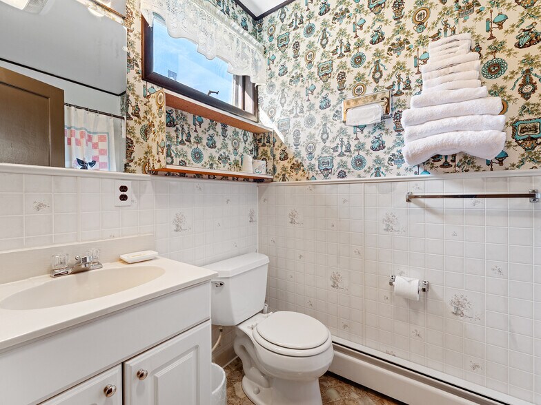 More Photos Of 1024 S I 75 Business Loop, Grayling Hotel For Sale