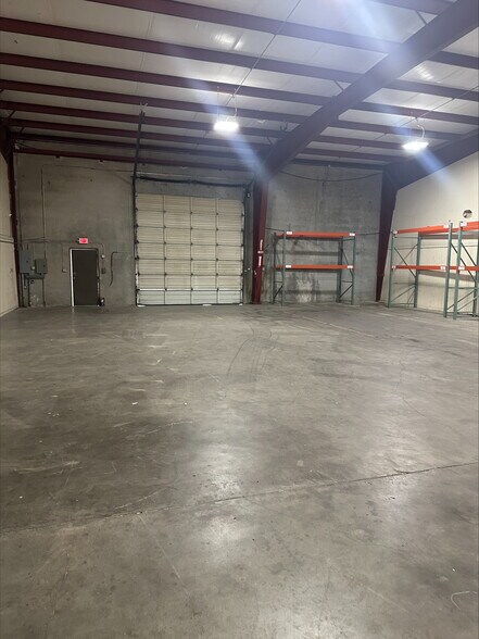 More Photos Of 5708 N Shepherd Dr, Houston Unknown For Lease