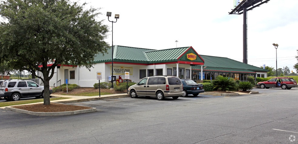 Primary Photo Of 1328 N St Augustine Rd, Valdosta Restaurant For Lease