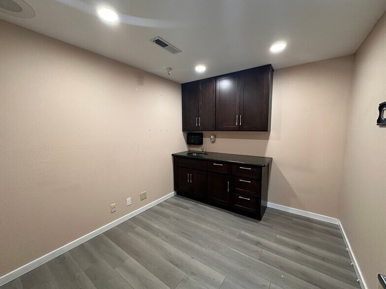 More Photos Of 910 Major Sherman Ln, Monterey Medical For Lease