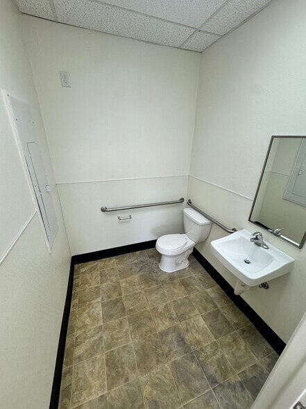 More Photos Of 317-329 S Rancho Santa Fe Rd, San Marcos Unknown For Lease