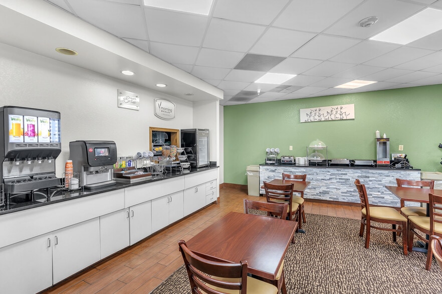 More Photos Of 220 Caravan Dr, Elkhart Hotel For Sale