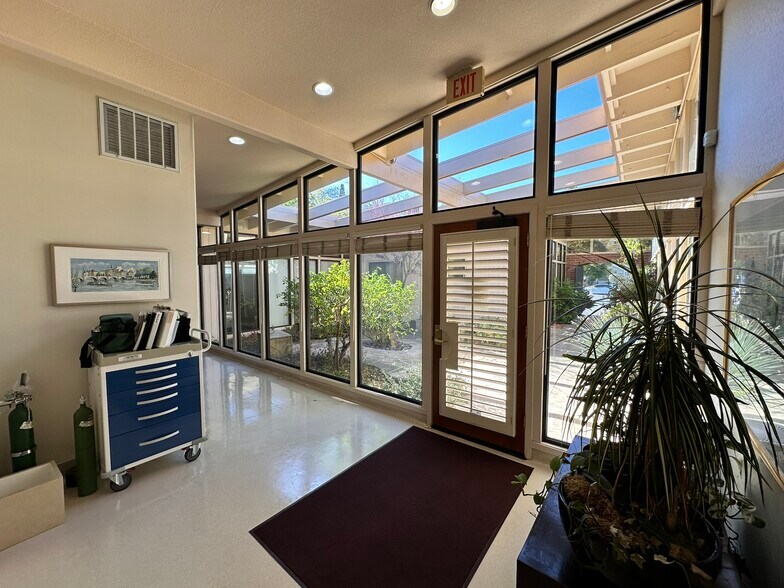 More Photos Of 139 Arch St, Redwood City Medical For Lease