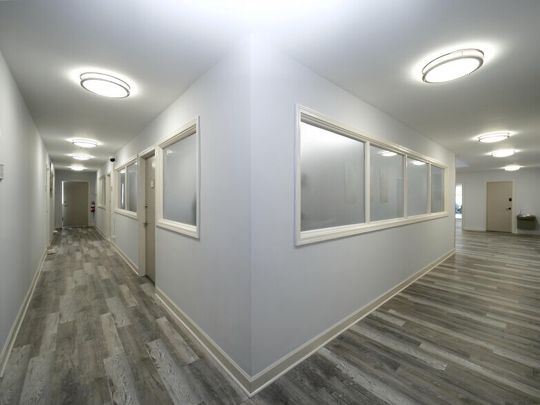 More Photos Of 7300 N Cicero Ave, Lincolnwood Loft Creative Space For Sale