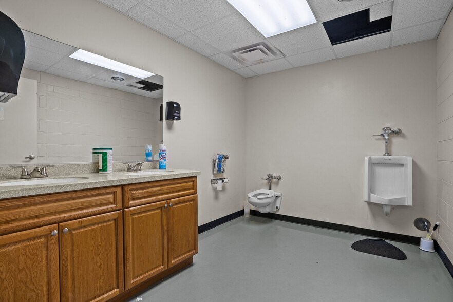 More Photos Of 157 Industrial Dr, King Warehouse For Lease