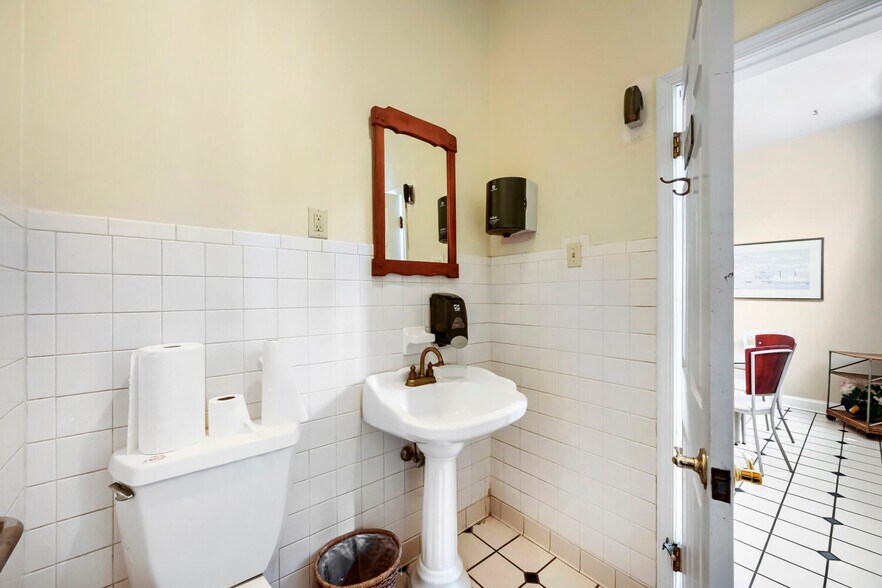More Photos Of 426 S Crain Hwy, Glen Burnie Funeral Home For Sale