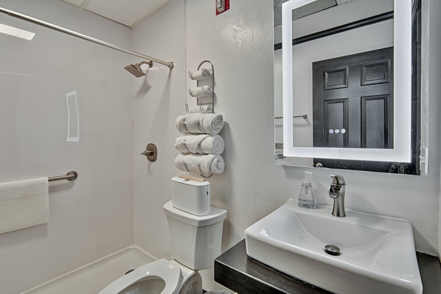 More Photos Of 1724 NE 2nd St, Gainesville Light Manufacturing For Sale