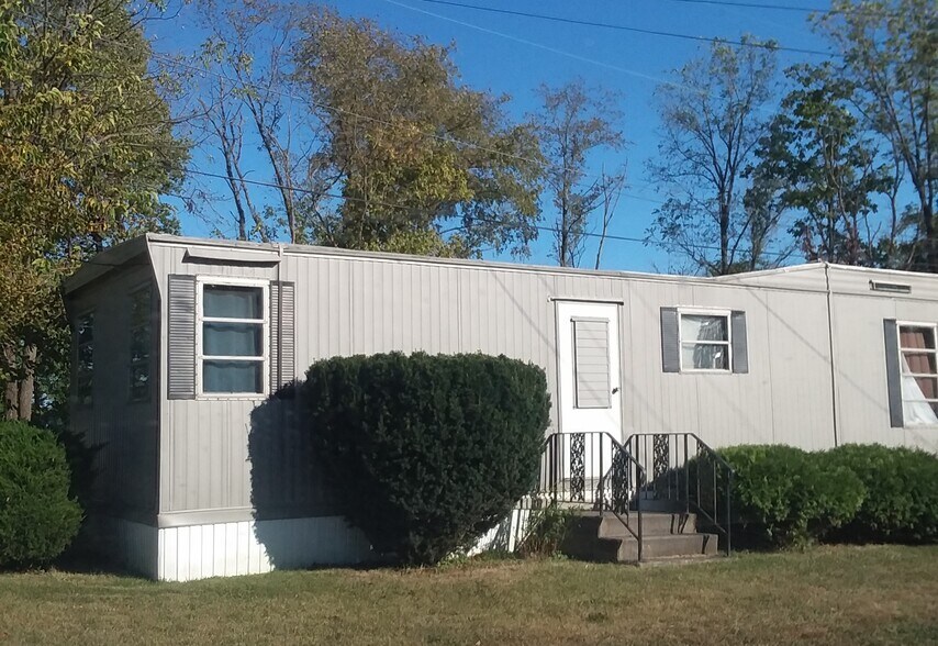 More Photos Of 853 W State Road 38, New Castle General Retail For Sale