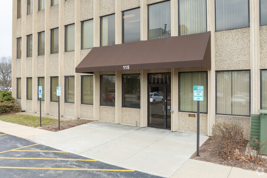 More Photos Of 115 S Wilke Rd, Arlington Heights Medical For Lease