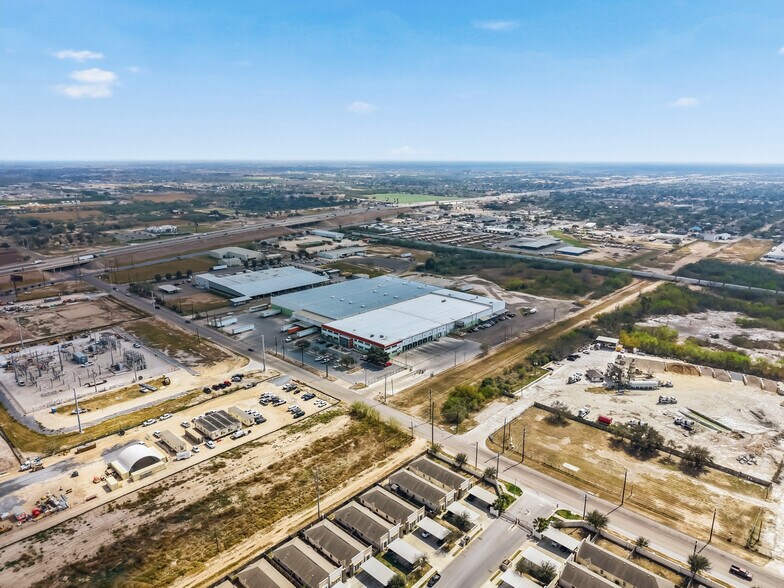 More Photos Of 1010 E Chapin St, Edinburg Warehouse For Lease